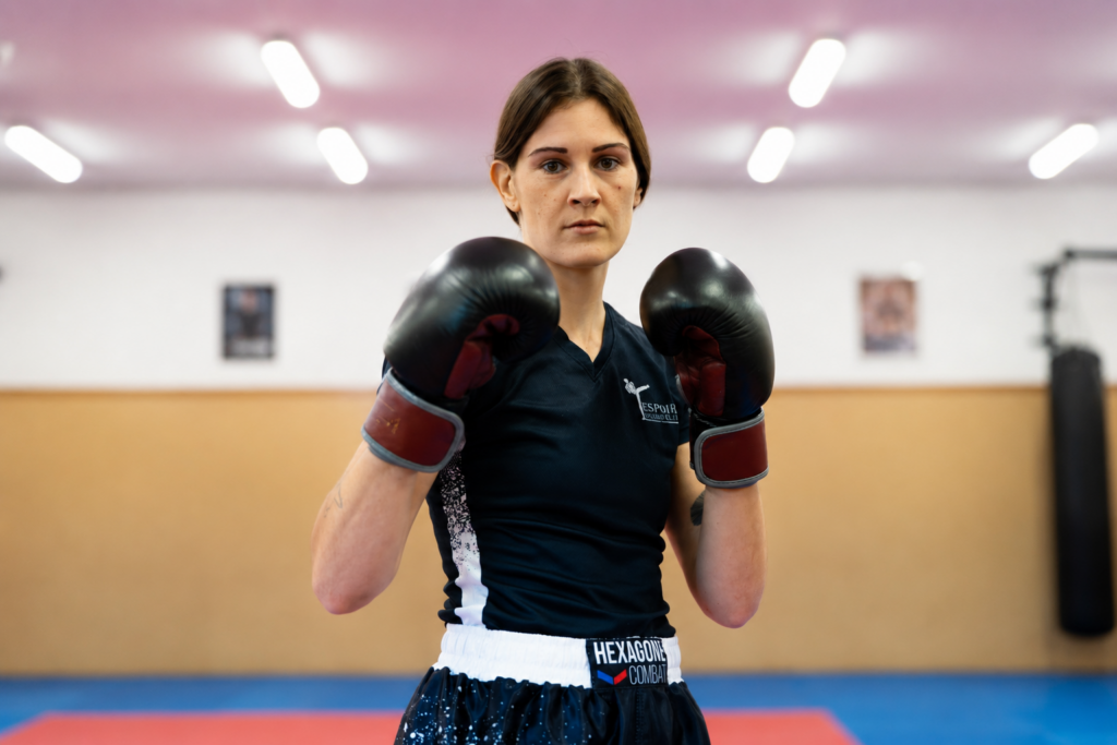 anais-hexagone-combat-tenue-personnalisée-boxe